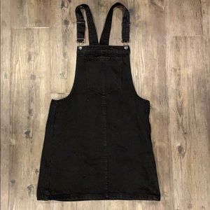 BLACK DENIM OVERALL DRESS. SIZE SMALL FOREVER 21